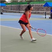 Sono Fernanda ho 22 anni e sono giocatrice di tennis, ho cominciato 14 anni fa senza interruzioni e ho gareggiato a livello regionale e nazionale, posso dare lezioni a persone di qualsiasi età adattandomi alle richieste ed obbiettivi di ogni persona